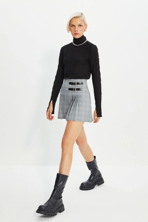 Stone Buckle Detail Pleated Mini Skirt