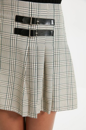 Stone Buckle Detail Pleated Mini Skirt